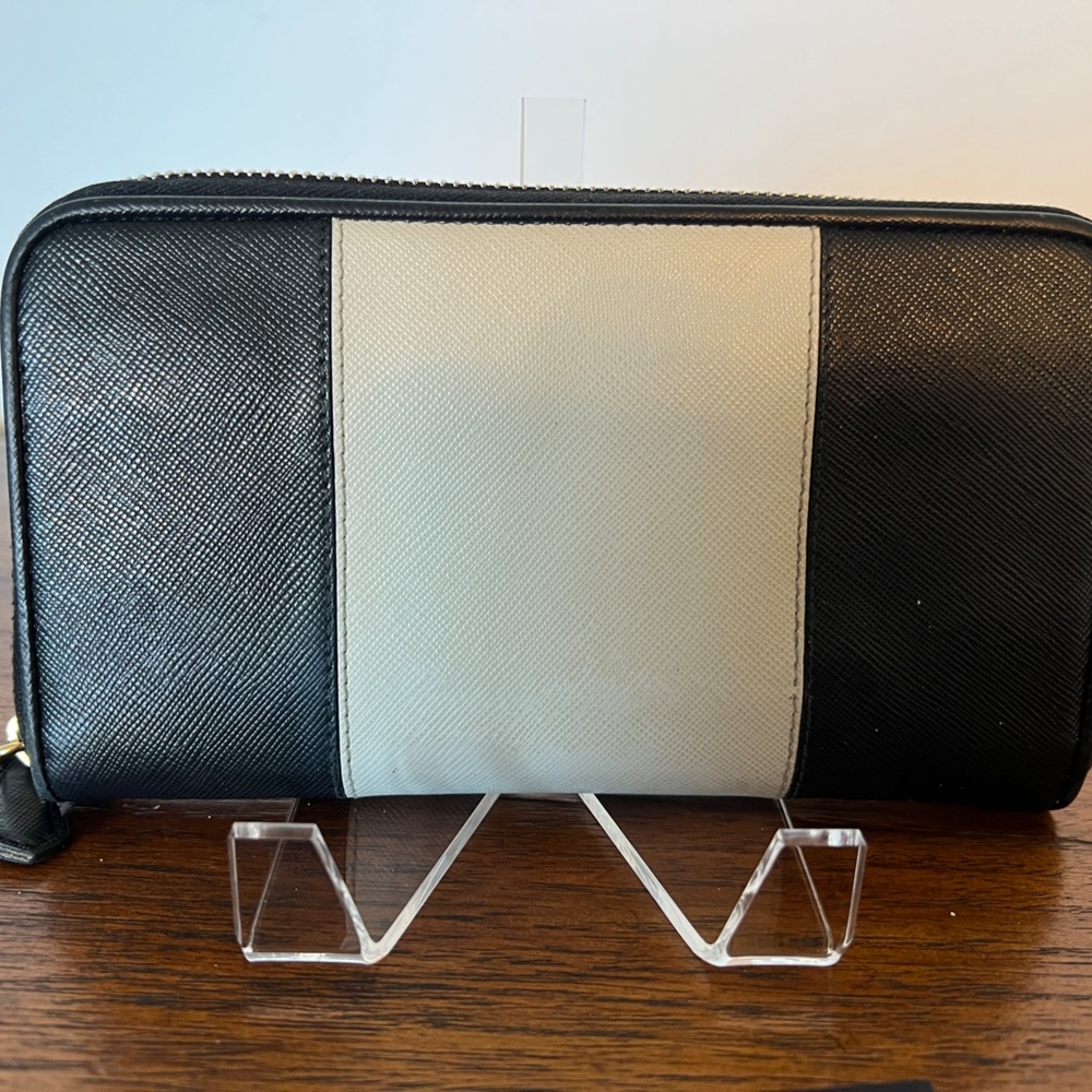 Authentic Prada Wallet - Picture 6 of 6
